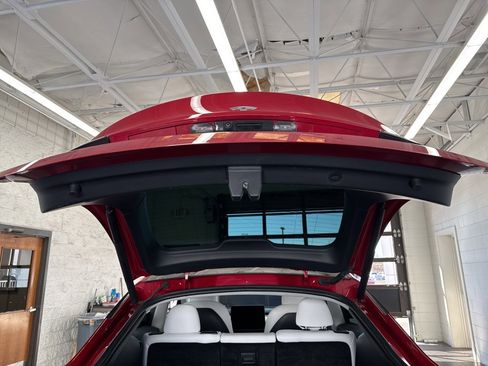 Used 2022 Tesla Model Y Long Range image 10