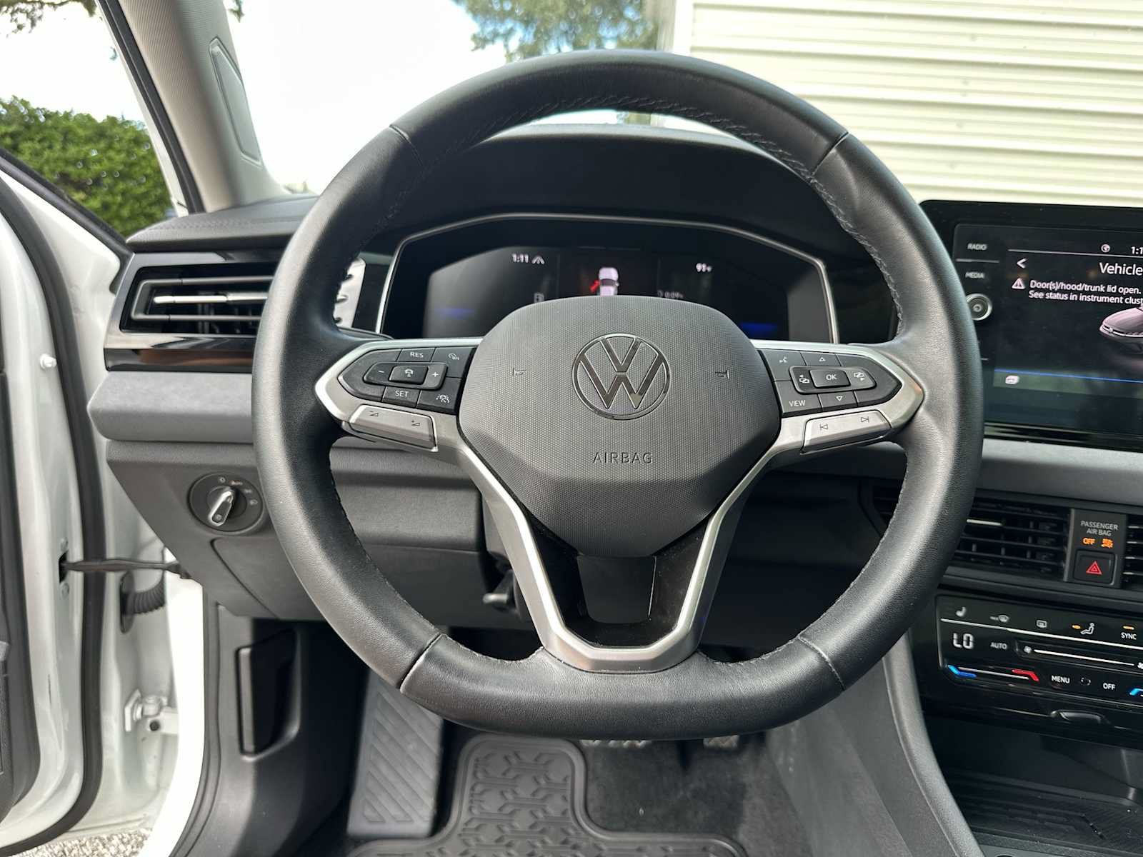 Used 2025 Volkswagen Jetta SE FWD image 20