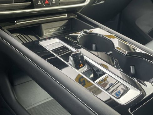 Certified 2025 Volkswagen Atlas SEL image 30