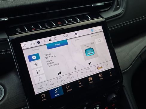 Used 2025 Jeep Grand Cherokee L Limited w/ Black Appearance Package image 27