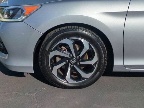 Used 2017 Honda Accord EX-L image 9