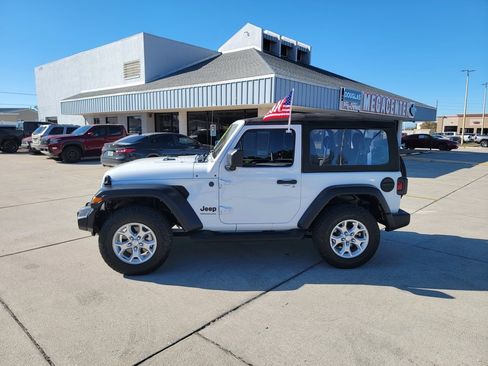 Used 2022 Jeep Wrangler Sport image 5