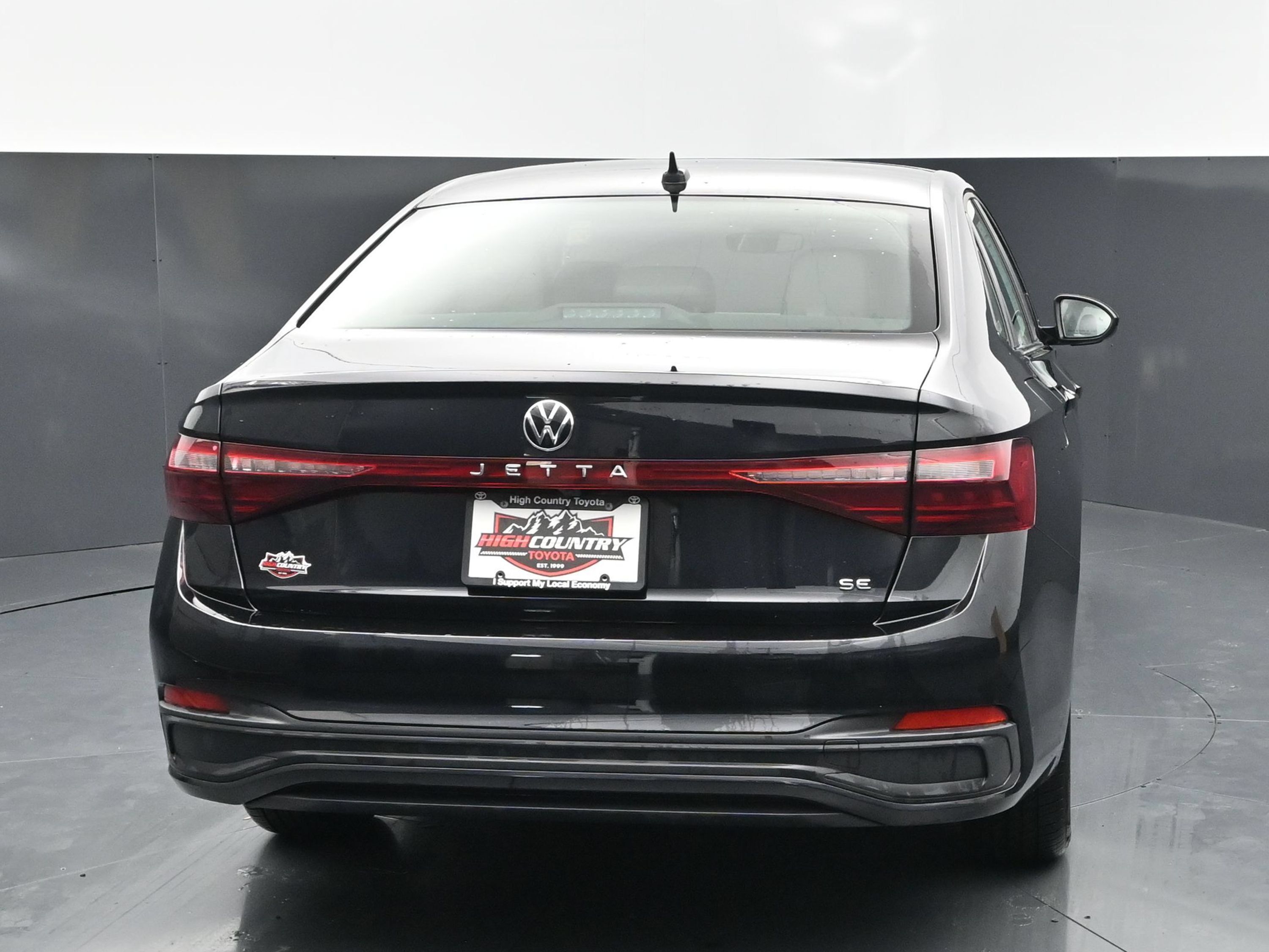 Used 2026 Volkswagen Jetta SE FWD image 5
