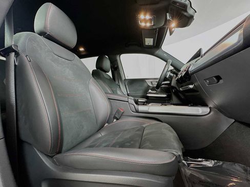 Used 2022 Mercedes-Benz EQB 300 EQB 300 image 27