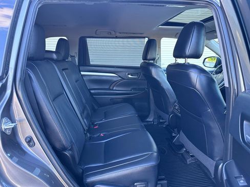 Used 2019 Toyota Highlander XLE FWD image 15