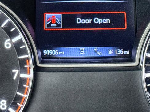 Used 2018 Nissan Pathfinder SL w/ Midnight Edition Package image 12