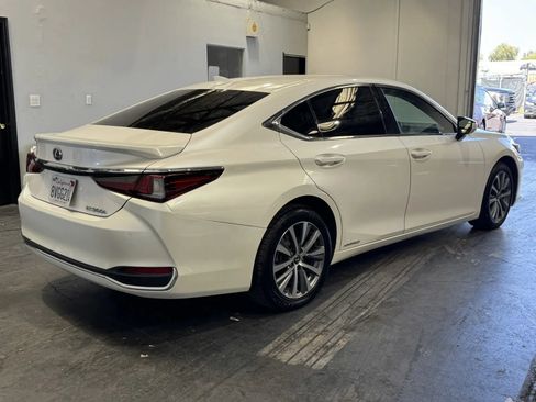 Used 2021 Lexus ES 300h w/ Accessory Package 2 FWD image 4