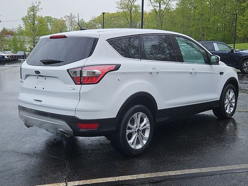 Used 2017 Ford Escape SE w/ SE Cold Weather Package AWD/4WD image 2