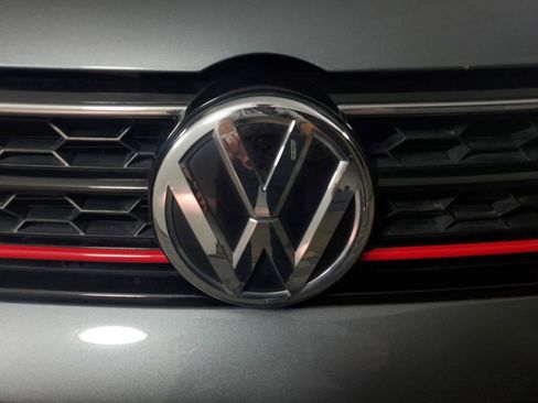 Used 2017 Volkswagen Jetta GLI image 10