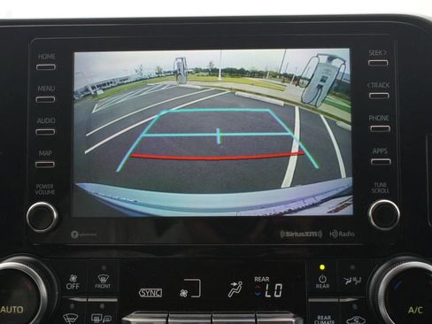 Used 2022 Toyota Highlander XLE image 7