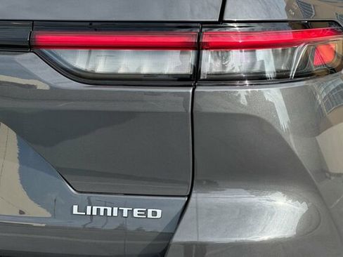 New 2025 Jeep Grand Cherokee Limited image 24