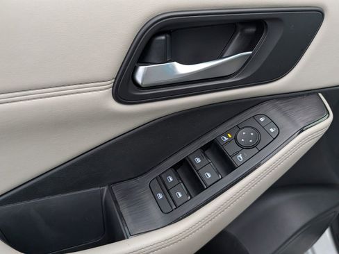 Used 2022 Nissan Rogue SV w/ SV Premium Package image 26