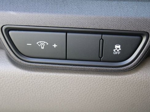 New 2026 Kia Carnival EX FWD image 32