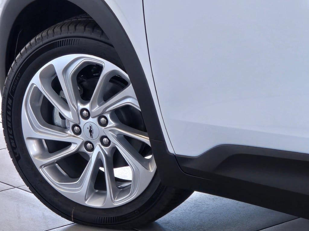 New 2027 Chevrolet Bolt LT w/ Comfort Package FWD image 15