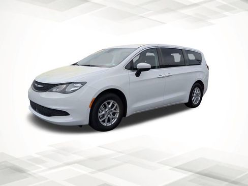 Used 2023 Chrysler Voyager LX image 8