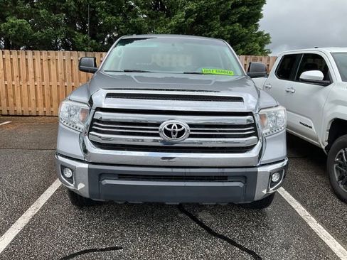 Used 2017 Toyota Tundra SR5 w/ SR5 Upgrade Package AWD/4WD image 2