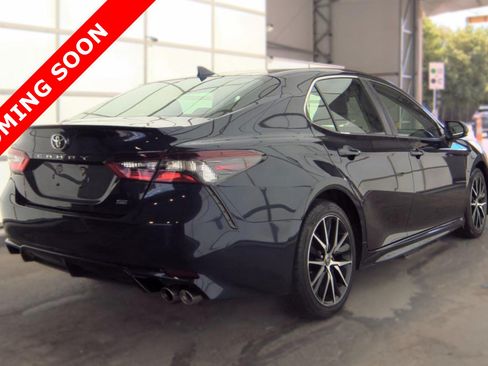 Used 2021 Toyota Camry SE FWD image 5