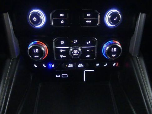 Used 2021 GMC Yukon XL SLT AWD/4WD image 16