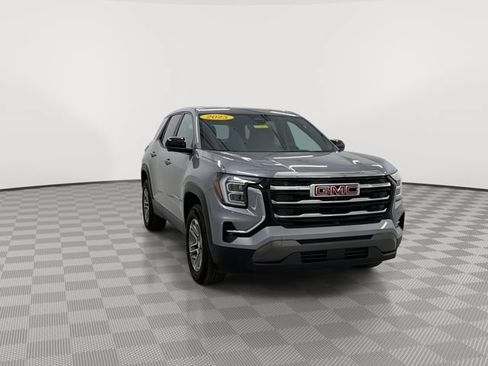 Used 2025 GMC Terrain Elevation w/ Technology Package II AWD/4WD image 2