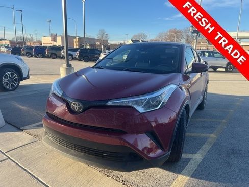 Used 2019 Toyota C-HR LE image 2