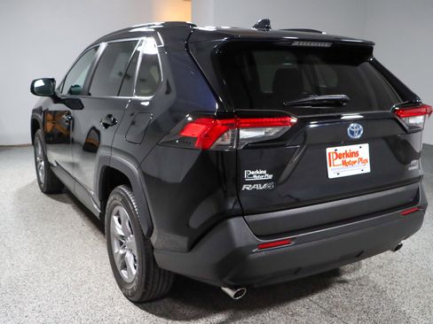 Used 2023 Toyota RAV4 LE AWD/4WD image 9