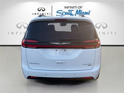 Used 2021 Chrysler Pacifica Limited image 6