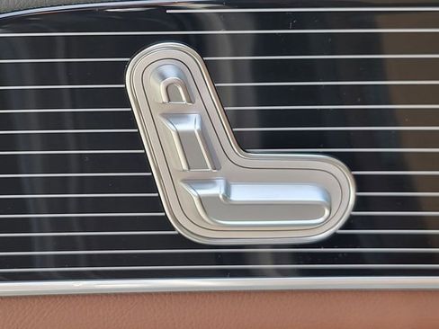 Used 2025 Mercedes-Benz GLS 450 4MATIC image 39