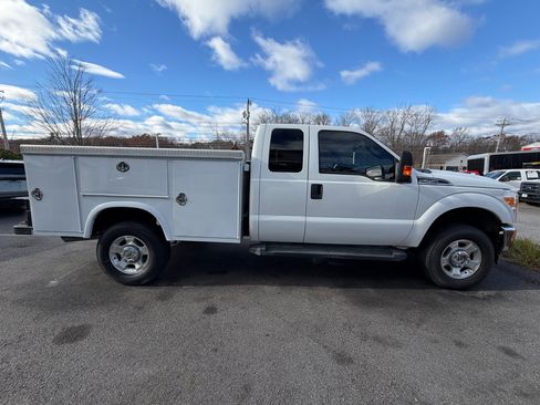 Used 2016 Ford F250 XLT w/ XLT Interior Package image 6