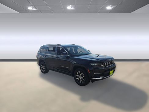 Used 2023 Jeep Grand Cherokee L Limited image 32