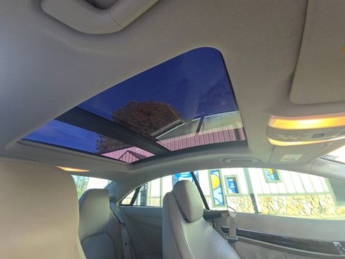 Used 2010 Mercedes-Benz E 550 Coupe image 16