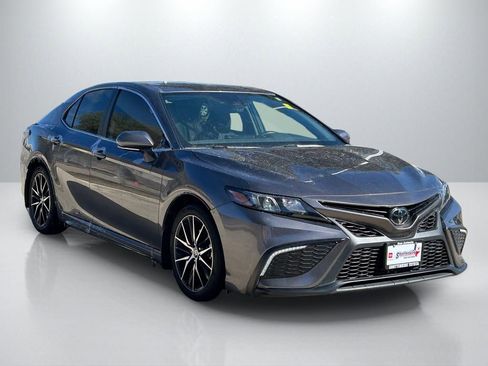 Used 2023 Toyota Camry SE w/ Convenience Package image 3