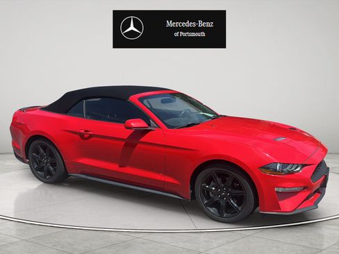 Used 2019 Ford Mustang Convertible w/ Black Accent Package RWD image 7