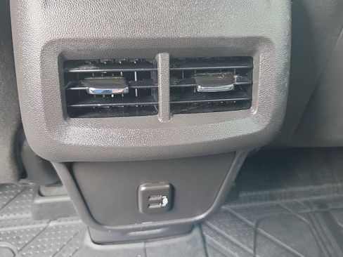 Used 2023 Chevrolet Equinox LT AWD/4WD image 21