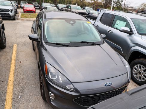 Used 2021 Ford Escape SEL image 6