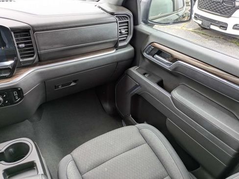 Used 2025 Chevrolet Silverado 1500 LT AWD/4WD image 17