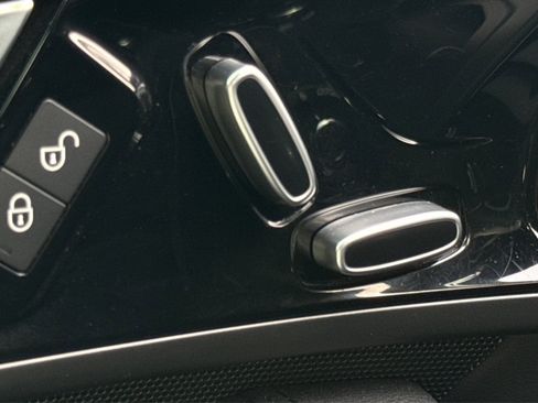 Used 2017 Jaguar F-TYPE Coupe image 34