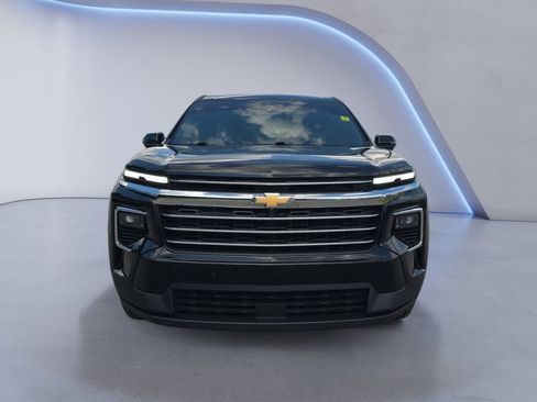 Used 2025 Chevrolet Traverse LT FWD image 9