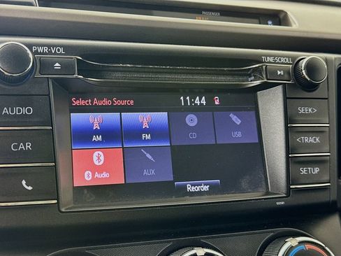 Used 2016 Toyota RAV4 LE image 11