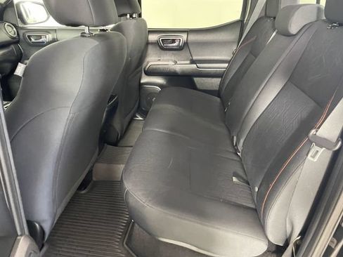Used 2017 Toyota Tacoma TRD Off-Road AWD/4WD image 16