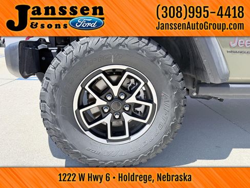 Used 2025 Jeep Wrangler Unlimited Rubicon w/ Convenience Group AWD/4WD image 29