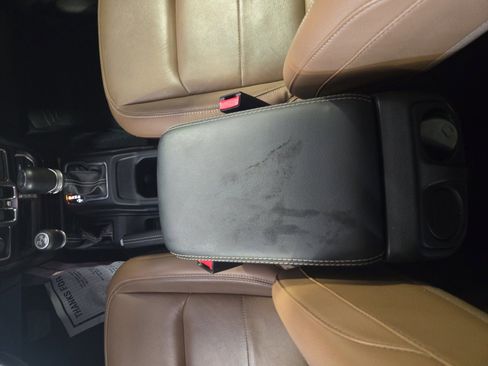 Used 2022 Jeep Wrangler Unlimited Sahara w/ Cold Weather Group AWD/4WD image 21