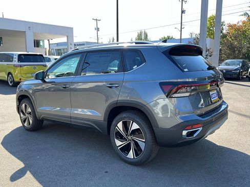 New 2025 Volkswagen Taos SE image 5