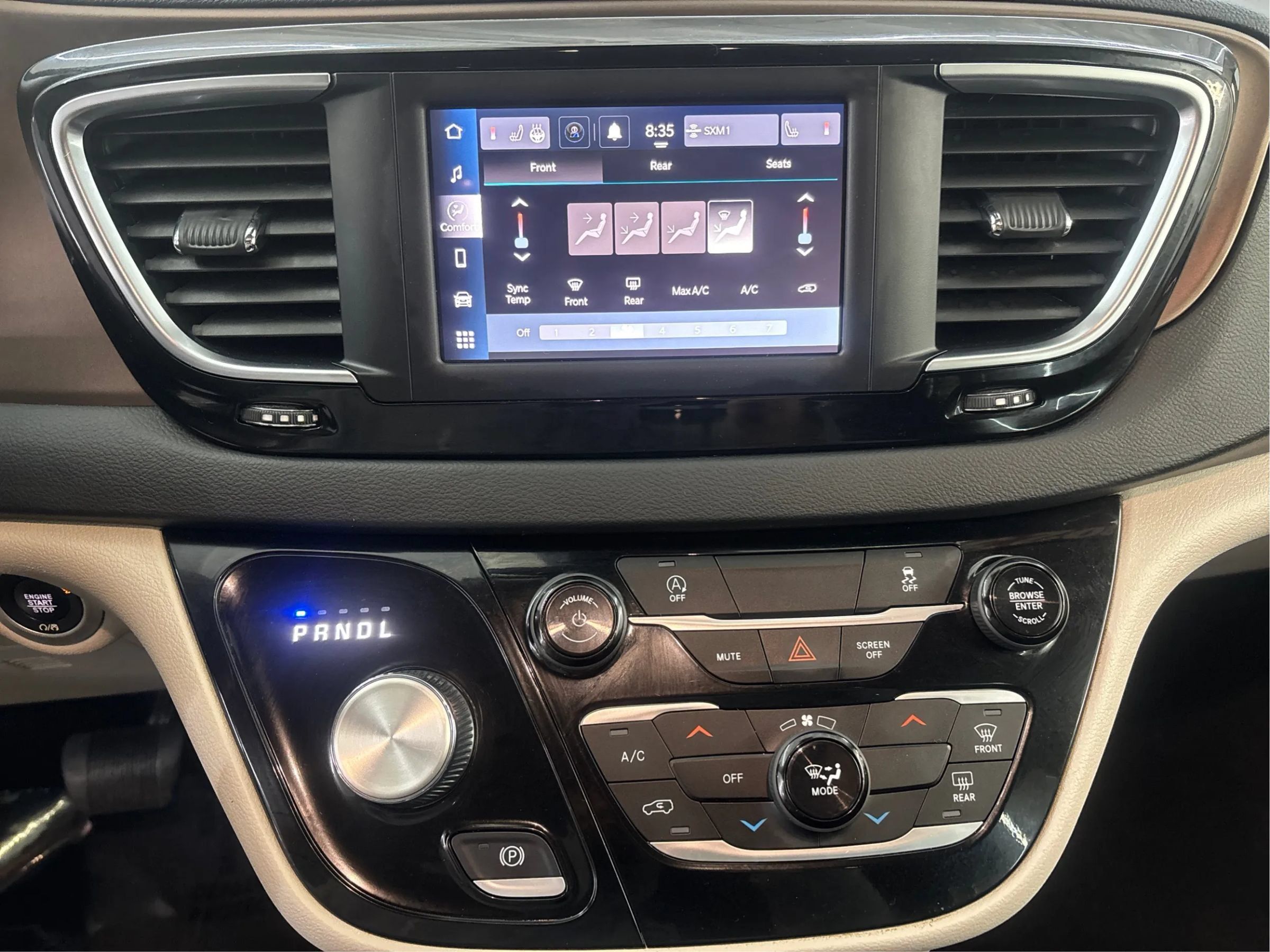 Used 2023 Chrysler Voyager LX FWD image 34