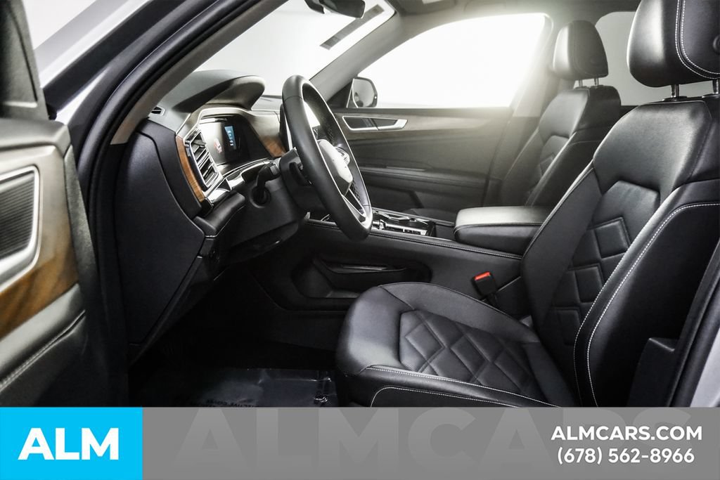 Used 2025 Volkswagen Atlas SE FWD image 16