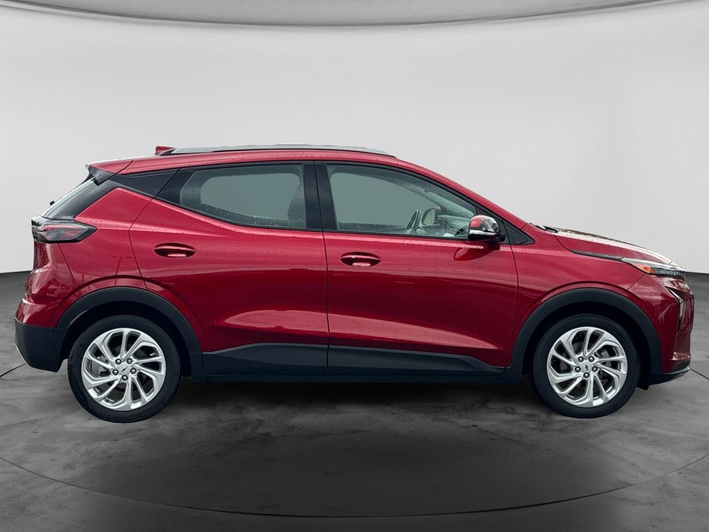 Used 2023 Chevrolet Bolt EUV LT w/ Comfort Package FWD image 11