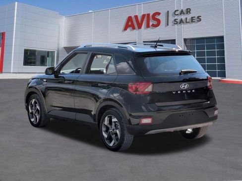 Used 2025 Hyundai Venue SEL FWD image 9