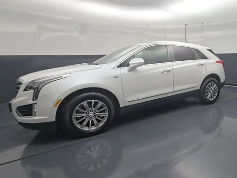 Used 2018 Cadillac XT5 Luxury w/ Driver Awareness Package AWD/4WD image 3