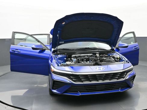 Certified 2025 Hyundai Elantra SEL image 49