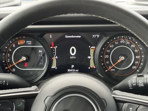 Used 2025 Jeep Wrangler Unlimited Rubicon AWD/4WD image 15