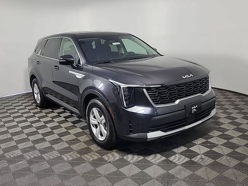 Certified 2025 Kia Sorento LX FWD image 1